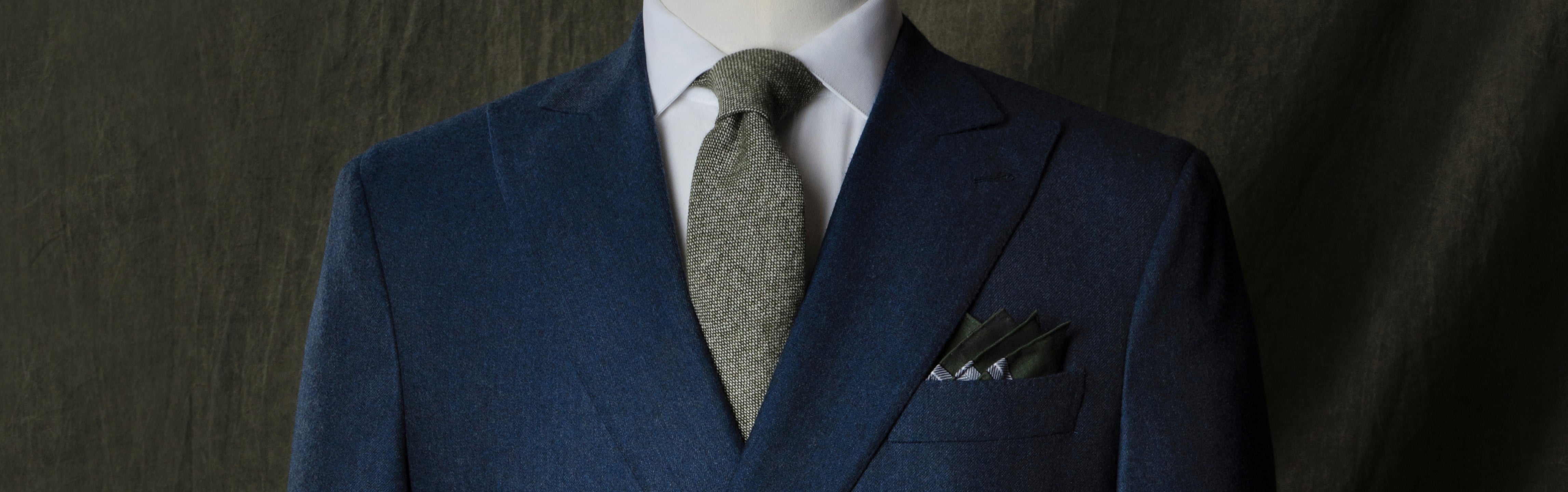 Cravate Kiton 100% Soie Sept Plis - Gris Avec Motifs Bleu/lilas - Neuve Sans étiquette