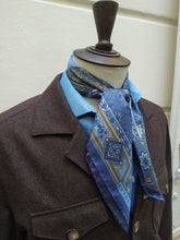 Charger l'image dans la galerie, Carré de soie Bolsena in acqua