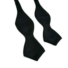 Charger l'image dans la galerie, Noeud Papillon à nouer en satin noir pointe