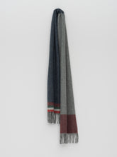 Charger l&#39;image dans la galerie, Echarpe en laine vale, knight, burgundy flannel

